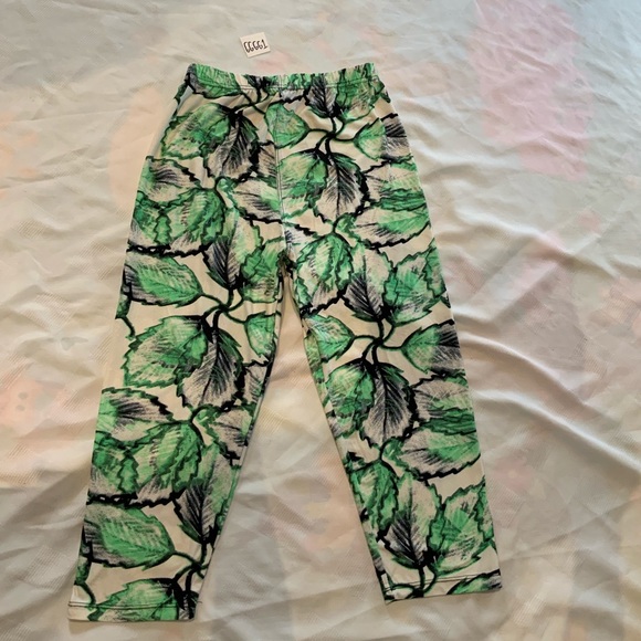 Gently used soft capris with leaf design - Picture 2 of 2